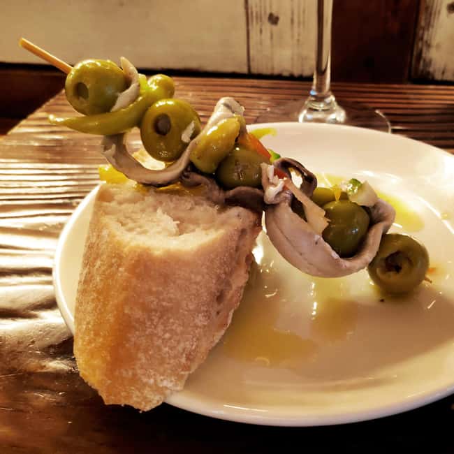 Pamplona: Pintxos Tasting Tour with Local Guide - Walking, crowds, and the pace of the afternoon