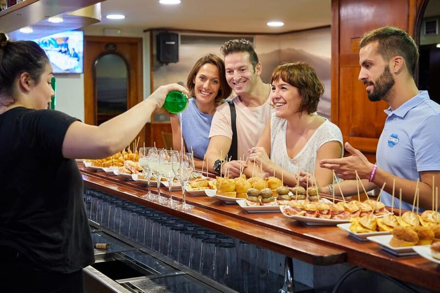 Pintxo tour with D.O wines in Bilbao - A local introduction with Beatriz or José