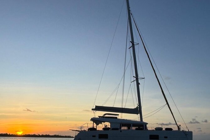 Polynesian atmosphere in Bora Bora Lagoon, Tapas and Cocktail - A spacious catamaran with a quieter mood