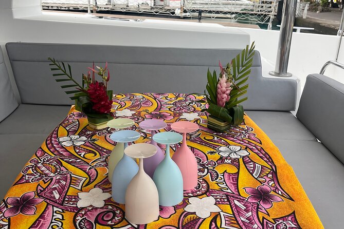 Polynesian atmosphere in Bora Bora Lagoon, Tapas and Cocktail - Who will enjoy this cruise most