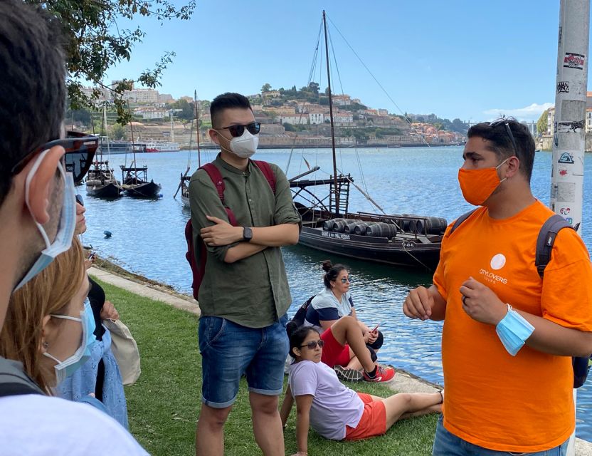 Porto: Wine Tasting with Tapas Walking Tour - Who should book this tour?