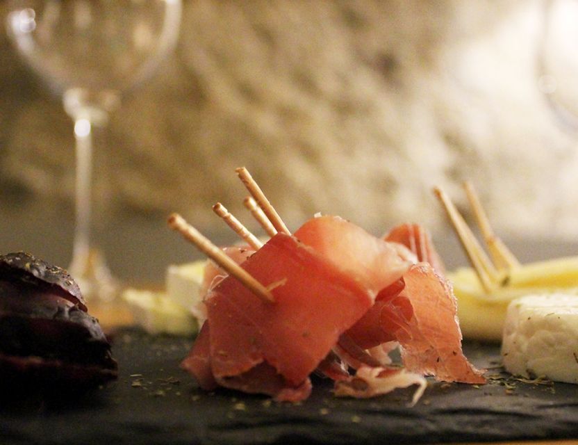 Porto: Wine Tasting with Tapas Walking Tour - Practical details before you book