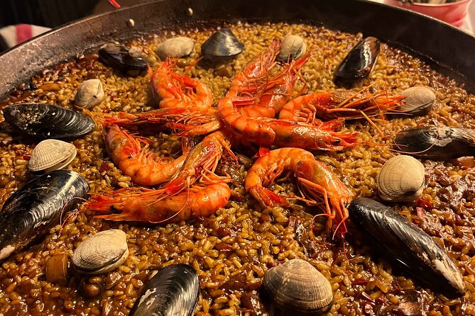 Premium Cooking Class in Designer Loft: Paella & Spanish Tapas - Starting with cava near Barcelona Cathedral