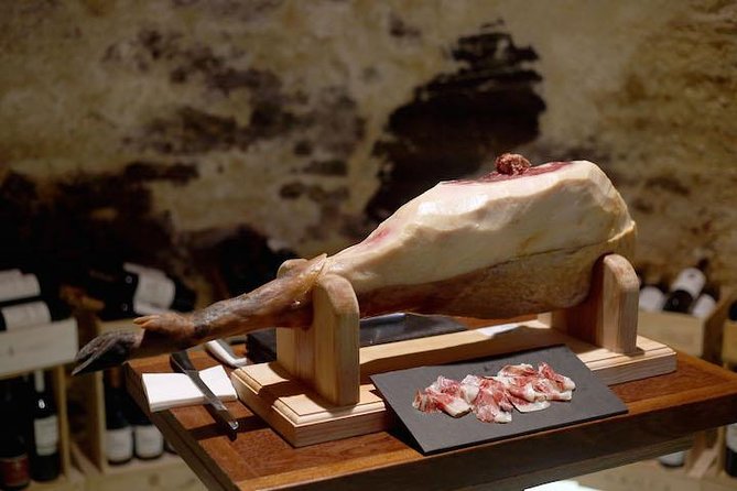 Premium Lisbon Wine and Tapas Tasting - Five artisan cheeses and Portuguese pairings
