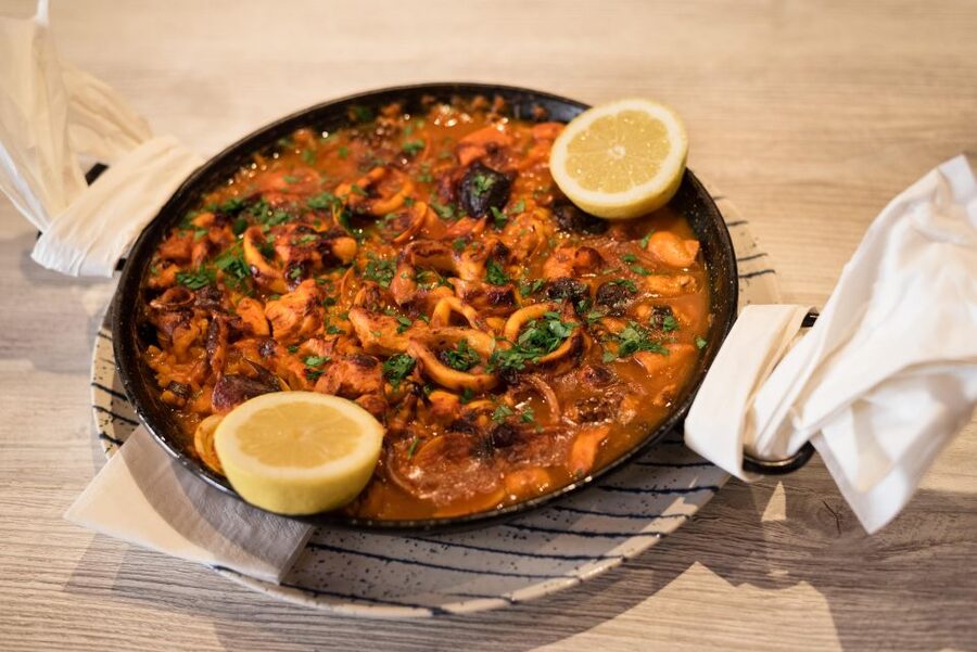 PREMIUM TAPAS TOUR: Paella, Market Tastings, and Winery - Who should book this tour?