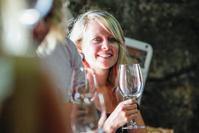 PREMIUM TASTING and TAPAS with GUIDED TOUR - Entering Quinta do Beijo in Favaios