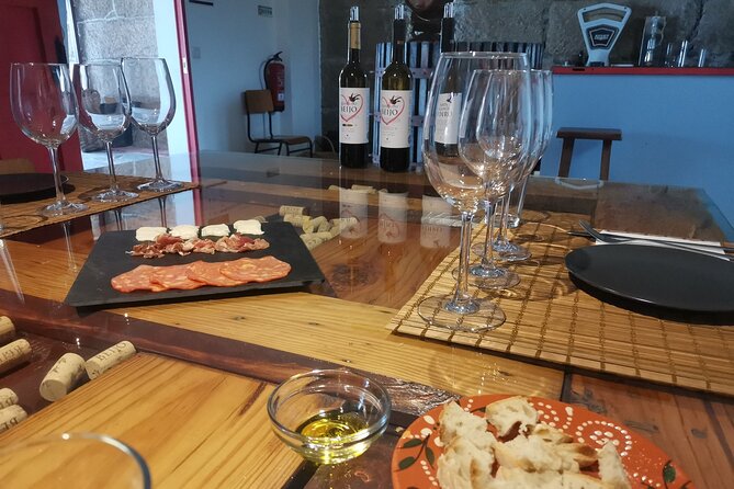 PREMIUM TASTING and TAPAS with GUIDED TOUR - Three DOC wines, three different lessons
