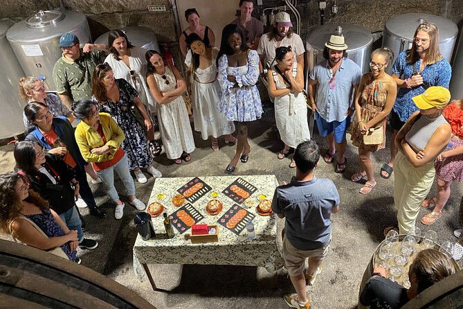 PREMIUM TASTING and TAPAS with GUIDED TOUR - Favaios bread and the local tasting plate