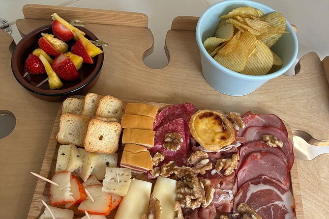 Private 6 Bridges Cruise with Tapas and Port Wine - The hosts make the difference