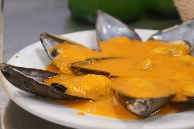 Private San Sebastian Pintxos Tour with Local Guide - Sarriegi Plaza and the Basque drink lesson