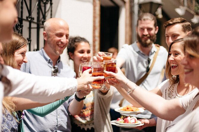 Private Seville Tapas & History Tour - How the experience handles atmosphere