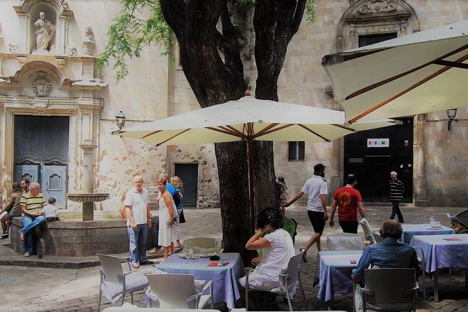 Private Tapas Walking Tour in Barcelona Old Town and Flamenco Show - Walking into the Gothic Quarter
