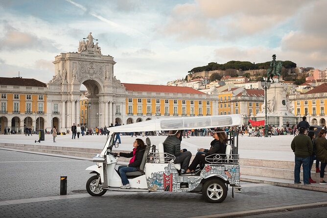 Private Tuktuk Tour with Portuguese Tapas and Wine - Graça and São Vicente, Lisbon above the roofs