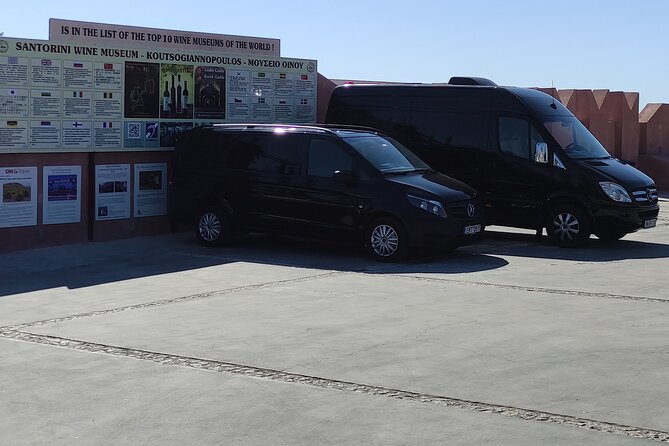 Private Wine Tour in 3 Wineries with 12 Wine Tastings and Tapas - The role of the private sommelier