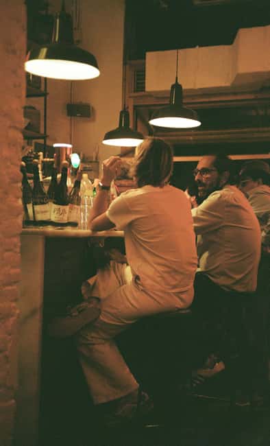 Ruzafa Food & Wine Tour: Tapas, Drinks & Local Secrets - The guide makes the difference
