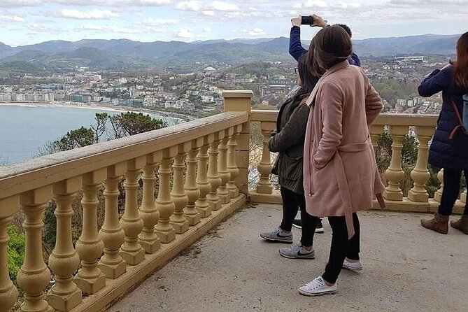 San Sebastián city tour and pintxos lunch from Pamplona - From Pamplona to the Concha waterfront