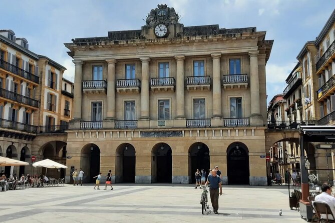 San Sebastián city tour and pintxos lunch from Pamplona - What the guide can add to the day
