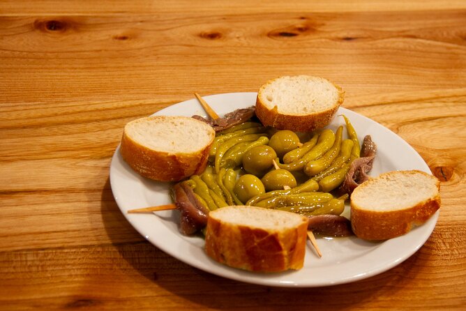 San Sebastian Food & Pintxos Tour with 12 Food & Drinks Tastings - Drinks: cider, txakoli, wine, and Rioja