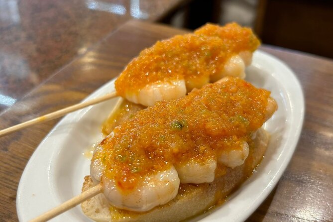 San Sebastian Food Tour: Pintxos, Drinks, and Tapas with a Local - Konstituzio Plaza and the Spanish ham stop
