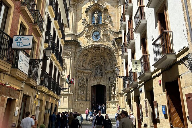 San Sebastian Food Tour: Pintxos, Drinks, and Tapas with a Local - What the guide adds beyond the food