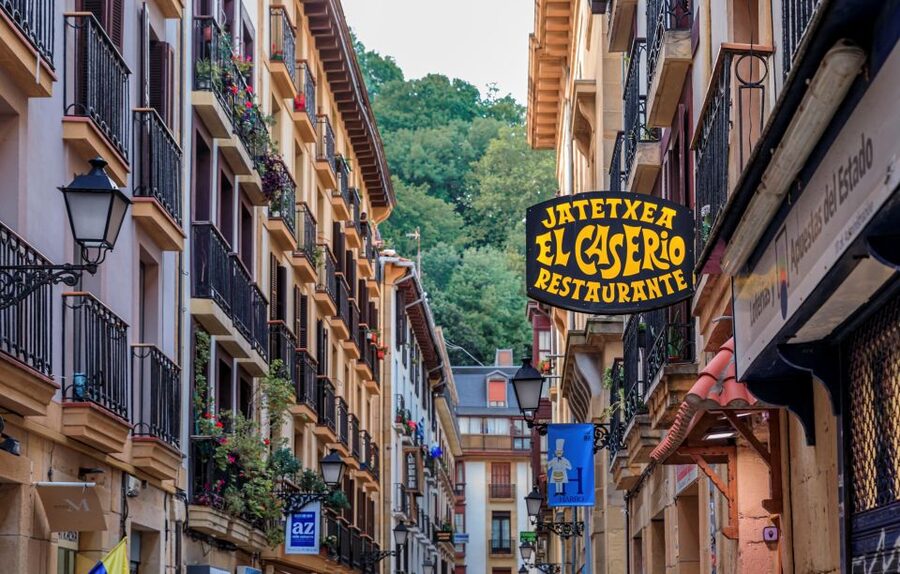 San Sebastian: Historical Walking Tour with Pintxo and Drink - Bridges connect the city’s different moods