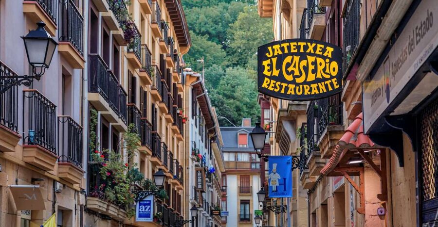 San Sebastian: Historical Walking Tour with Pintxo and Drink - La Concha Bay gives you the city’s grand opening