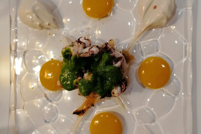 San Sebastian Pintxo Food, Wine & Market Foodie Tour(Small Group) - Calle Mayor: produce, architecture, and a classic street