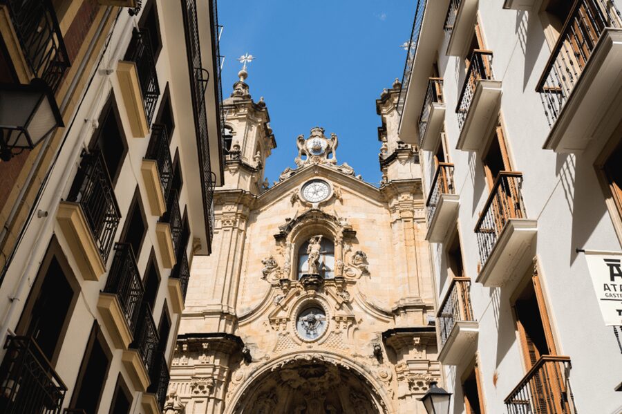 San Sebastian: Walking Tour with Pintxo and Drink - San Vicente and Santa María