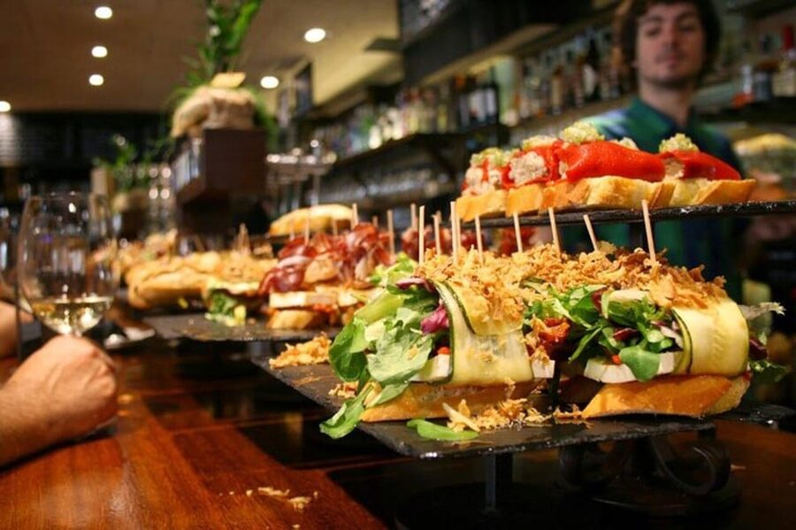 San Sebastian: Walking Tour with Pintxo and Drink - How much walking and time to allow