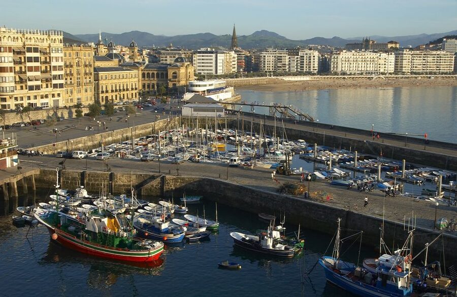 San Sebastian: Walking Tour with Pintxo and Drink - Who should book this walk