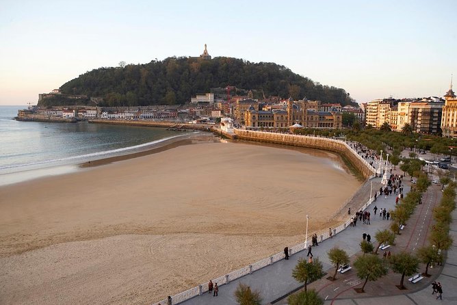 San Sebastian walking tour with pintxo and drink option - Entering the Old Town through La Bretxa Market