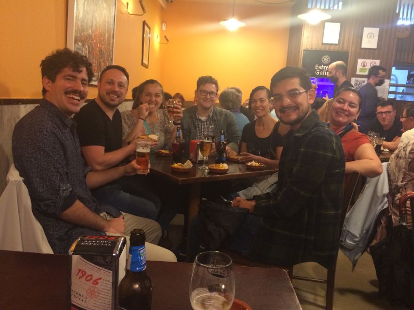 Santiago: Guided Foodie Tour with Drinks, Tapas & Live Music - Three drinks with a Galician angle