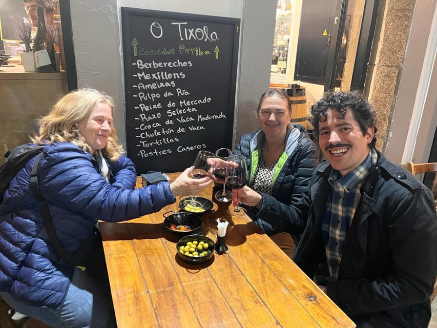 Santiago: Guided Foodie Tour with Drinks, Tapas & Live Music - Live music after the tapas
