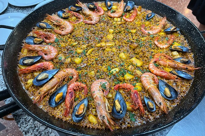 Seafood paella cooking class, tapas and visit to Ruzafa market. - What arrives after the paella pan