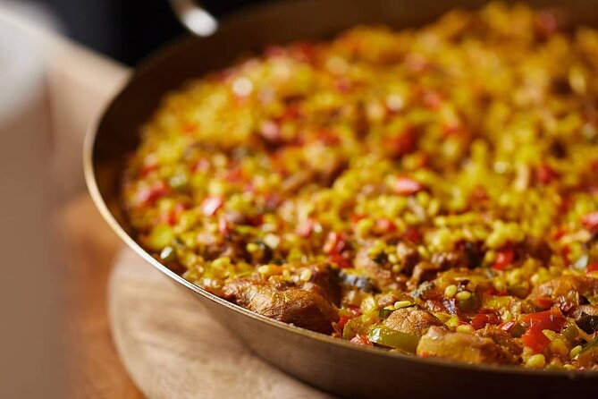 Seafood Paella Maestro with Tapas and Sangria - The teacher and the tone of the class