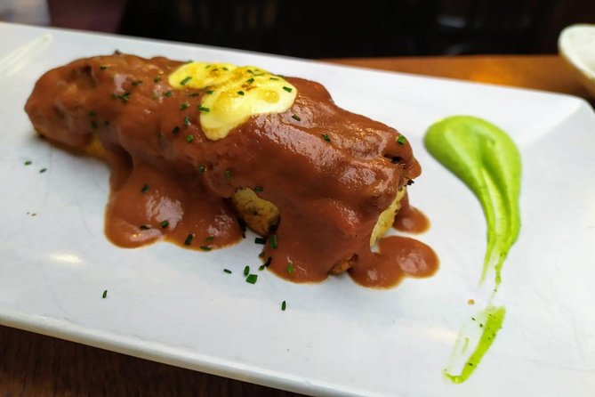 Sevilla Food Tour: Tapas, Wine, History & Traditions - Why this food walk works well in Seville