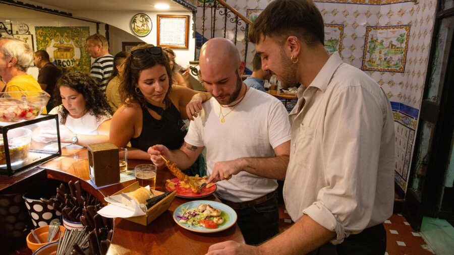 Sevilla: Tapas Walking Tour with Flamenco Show in Triana - Two tapas bars, one complete dinner