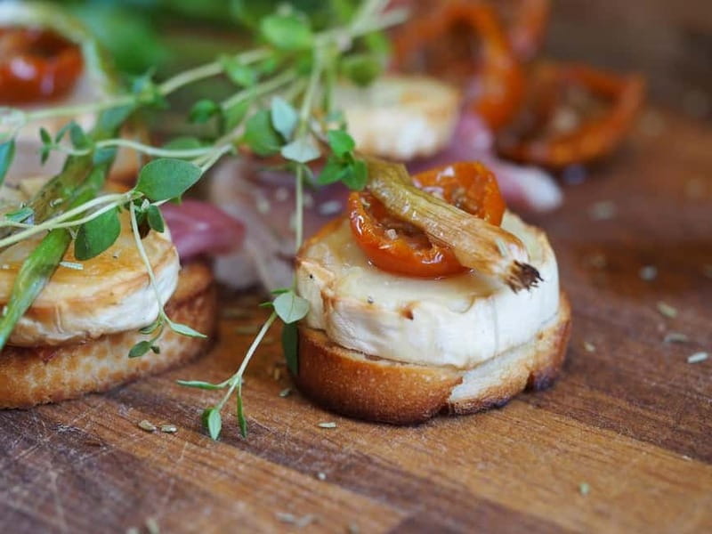 Seville: Authentic Tapas & Wine Tour with Local Expert - Following Pedro between Seville’s taverns