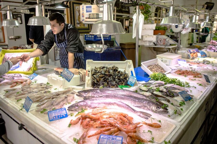 Seville: Morning Market & Tapas Tour - The final tapas stop on Calle Feria