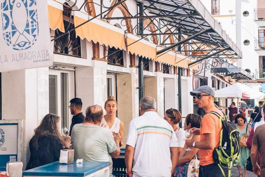 Seville: Morning Market & Tapas Tour - What the guide adds to the food