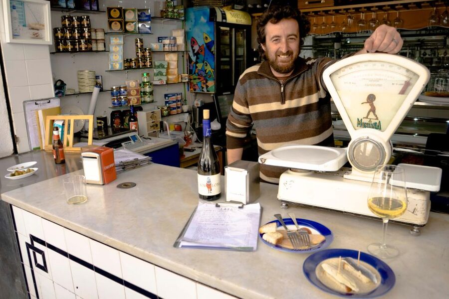 Seville: Morning Market & Tapas Tour - Price, group size, and practical value
