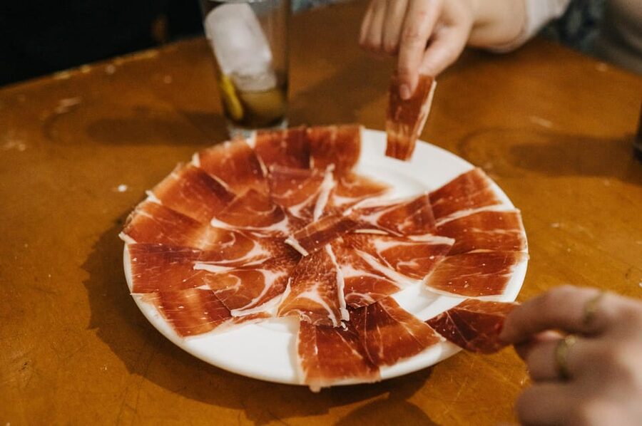 Seville: Private Tapas & History Tour in Triana Neighborhood - Bar Bistec and the longest final stop