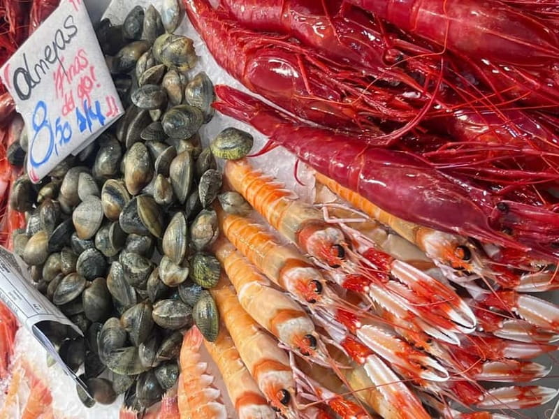 Seville: Secret Food Tour with Tapas and Drinks - Starting in Seville with a route built around you