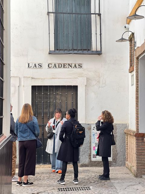 Seville: Small Group Jewish Quarter Tour with Tapas & Drinks - Three courses of tapas in a local restaurant