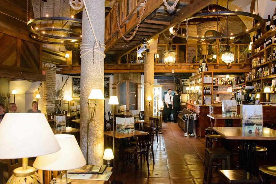 Seville: Tapas Dinner and Flamenco Show - Two Sevillian traditions in one evening