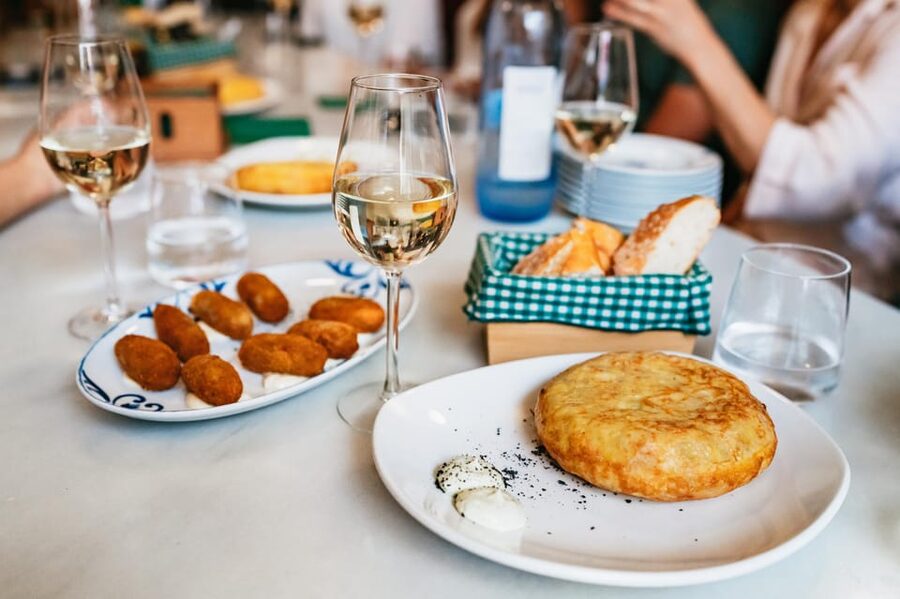 Seville: Tapas, Taverns and History Guided Walking Tour - Bodeguita Antonio Romero Arfe: the evening’s proper meal