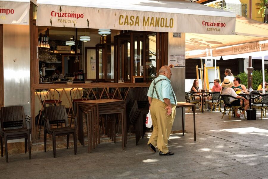 Seville: Tapas, Taverns, and History Walking Tour - Walking through the old Moorish souk