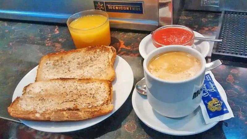 Seville: Tasting, History, Market visit and Tapas Tour - Breakfast the Sevillian way