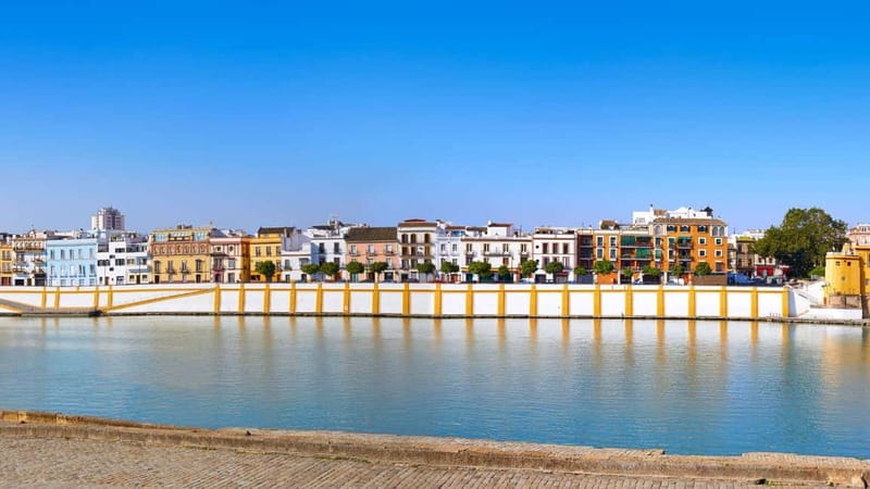 Seville: Tasting, History, Market visit and Tapas Tour - The guide and group size