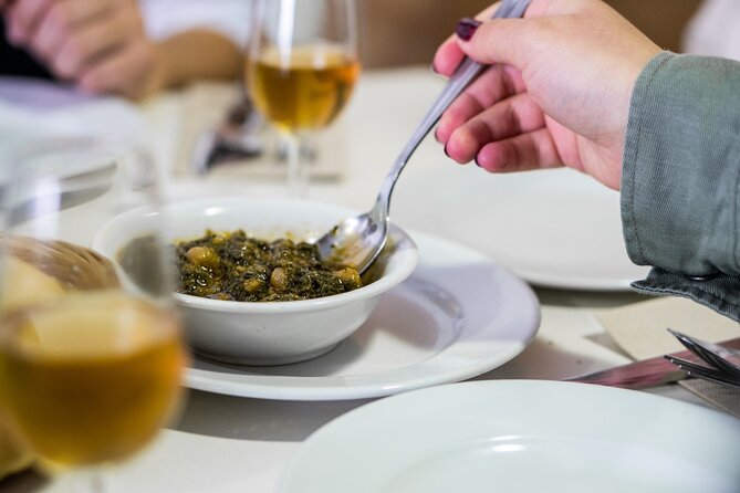 Seville: Triana Market Tapas Tour - Booking and cancellation details